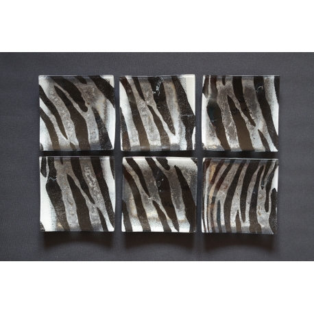 Wygięty talerz Zebra - 17x17 cm