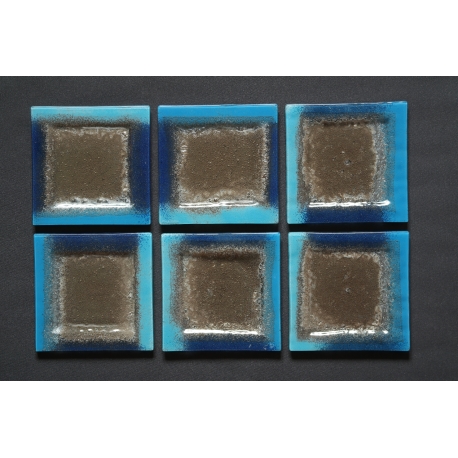 Kwadratowy płaski talerz - deserowy- Smugi Niebieskie 17x17 cm